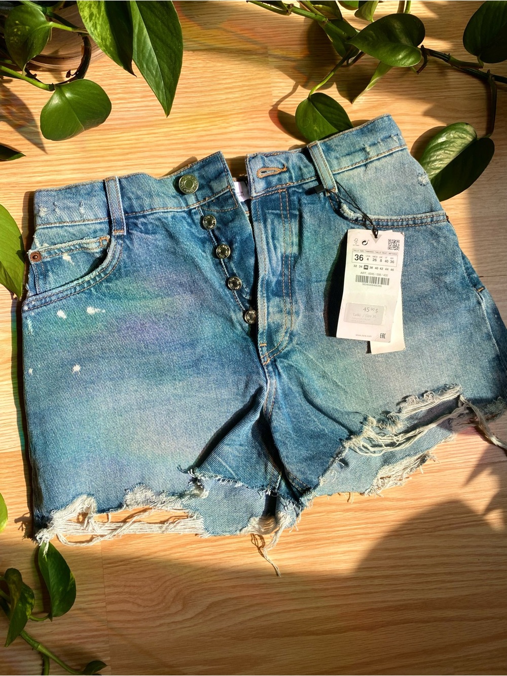 🩵 Zara Distressed Button-Fly Denim Shorts in Faded Blue Jeans Preppy Collegiate